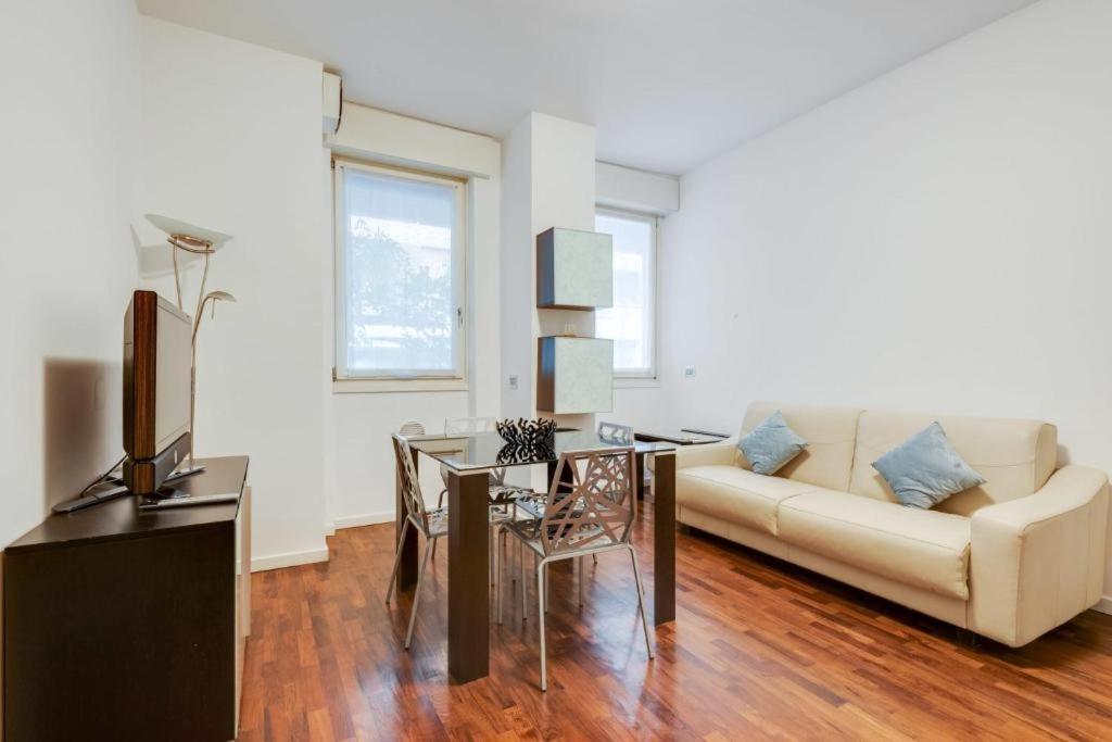 Amazing Apt In The Heart Of Pta Venezia Milan Bagian luar foto